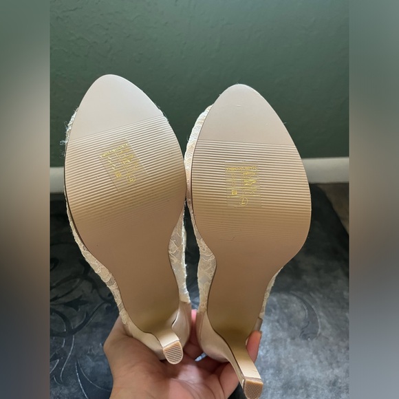 Heels - Picture 4 of 8